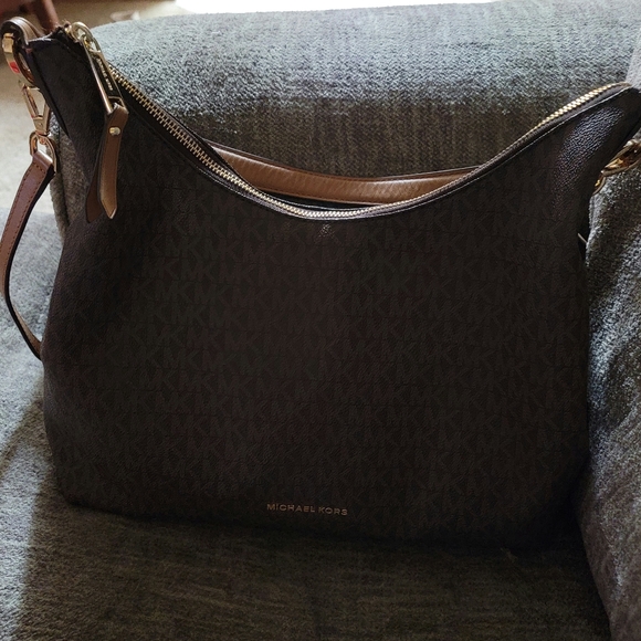 Michael Kors Isabella Large Logo Shoulder Bag - Picture 1 of 5